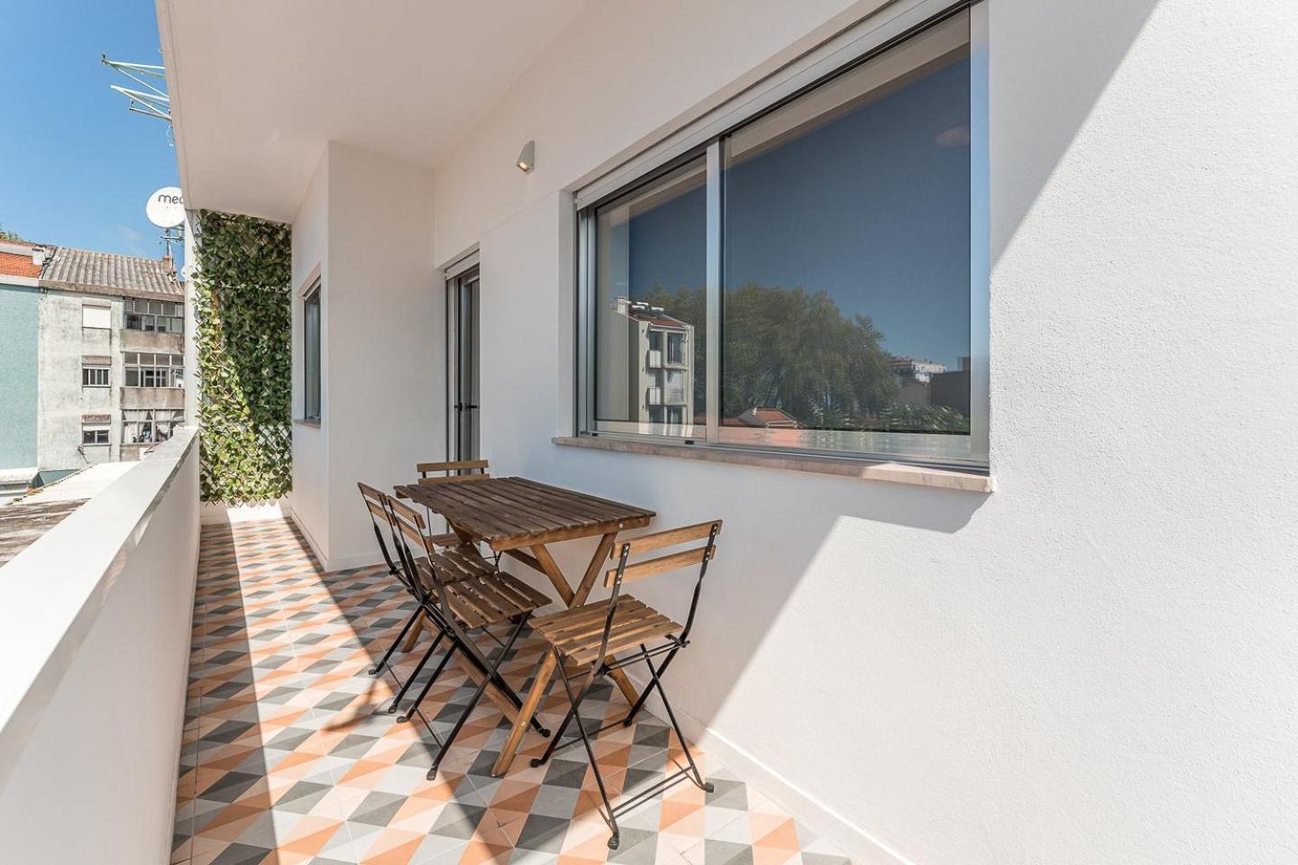Guestready - City Retreat With A Balcony Porto Bagian luar foto
